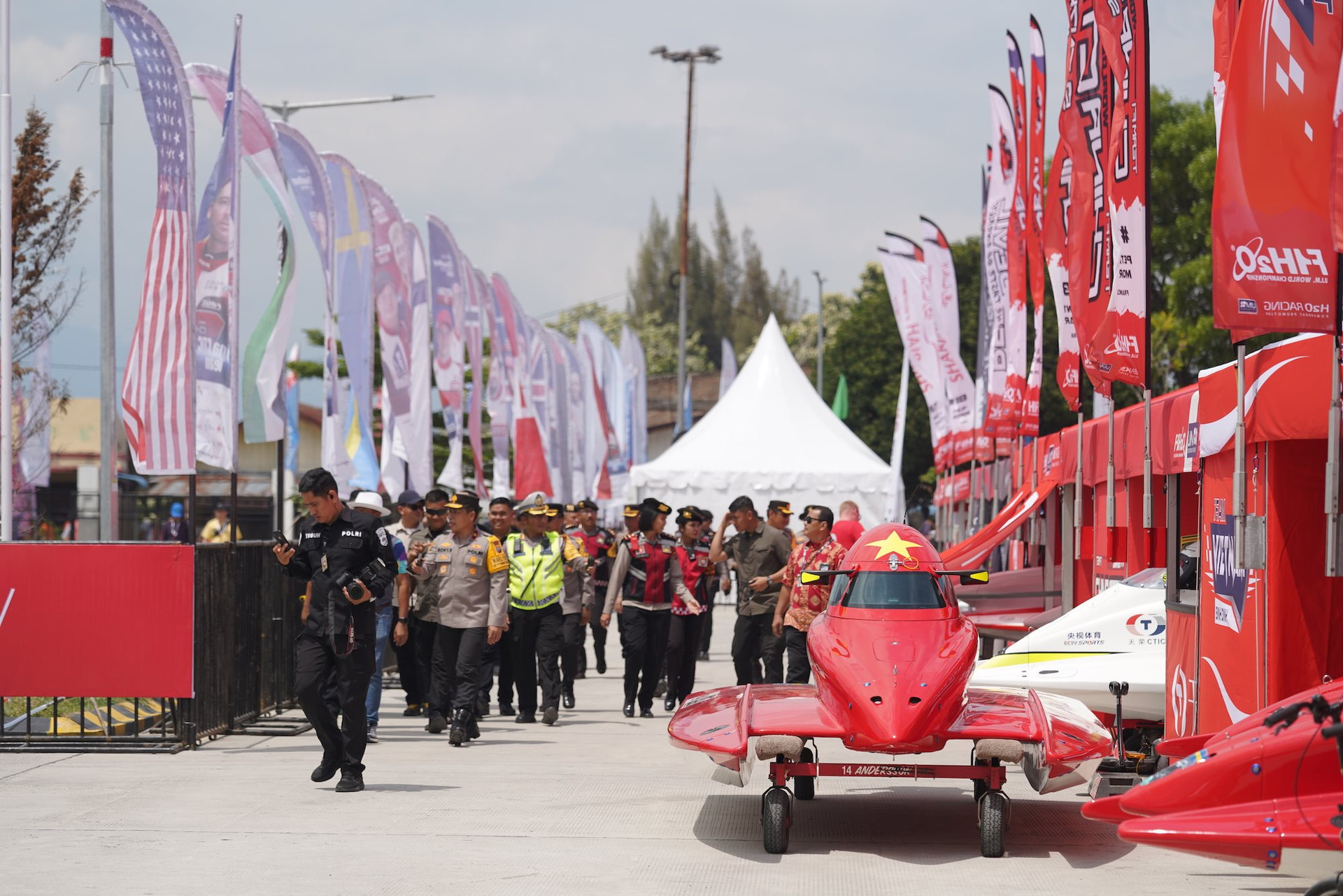 Read more about the article Những hình ảnh đầu tiên của đội đua F1H2O Bình Định – Việt Nam tại Grand Prix of Indonesia